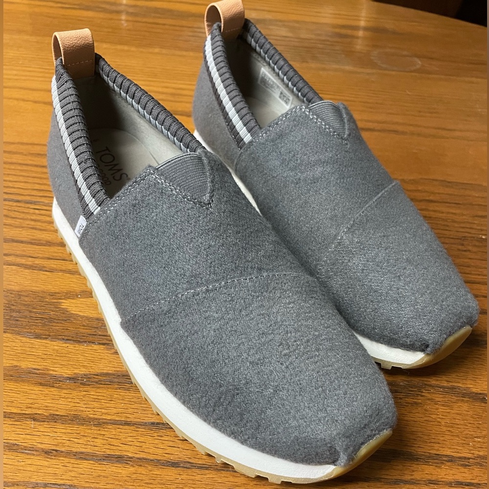 Women’s 10.5 Tom’s